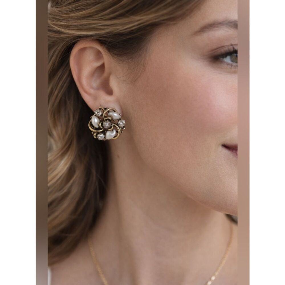 Vintage Lisner Gold and Pearl Clip Earrings